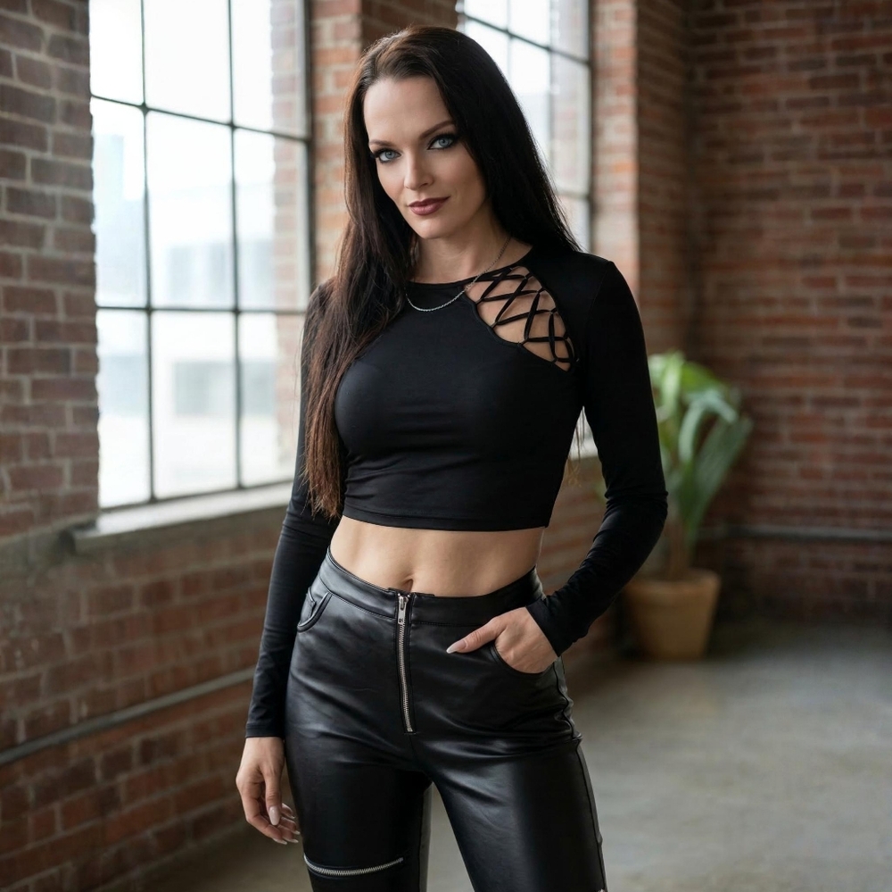 Poster Grl ✦ Black Cutout Shoulder Crop Top ✦ Long Sleeve Stretch Crewneck M NWT